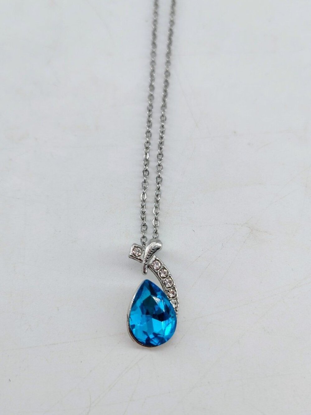Elegant Blue Teardrop Pendant Necklace Silver Tone Chain Fashion Jewelry Gift